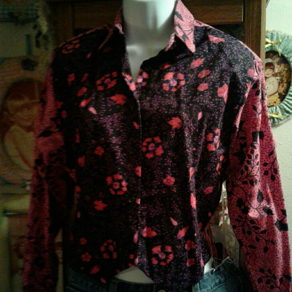 NWOT,Vintage 90s,Western/Cowgirl Shirt in Pink,Purple,Red,Black,Floral Pattern💕